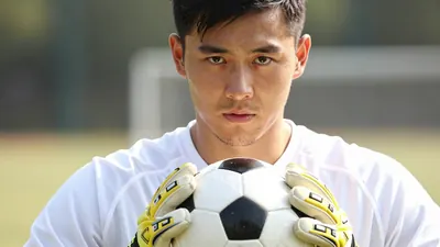 Michael Zetterer joins Leeds United from Eintracht Frankfurt, signing a three-year contract to become the club's fifth...