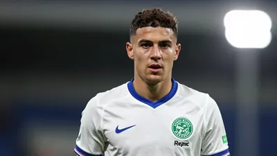 Leeds United face a huge £30m transfer dilemma as Fulham take control of the signing of Southampton midfielder Shea Charles