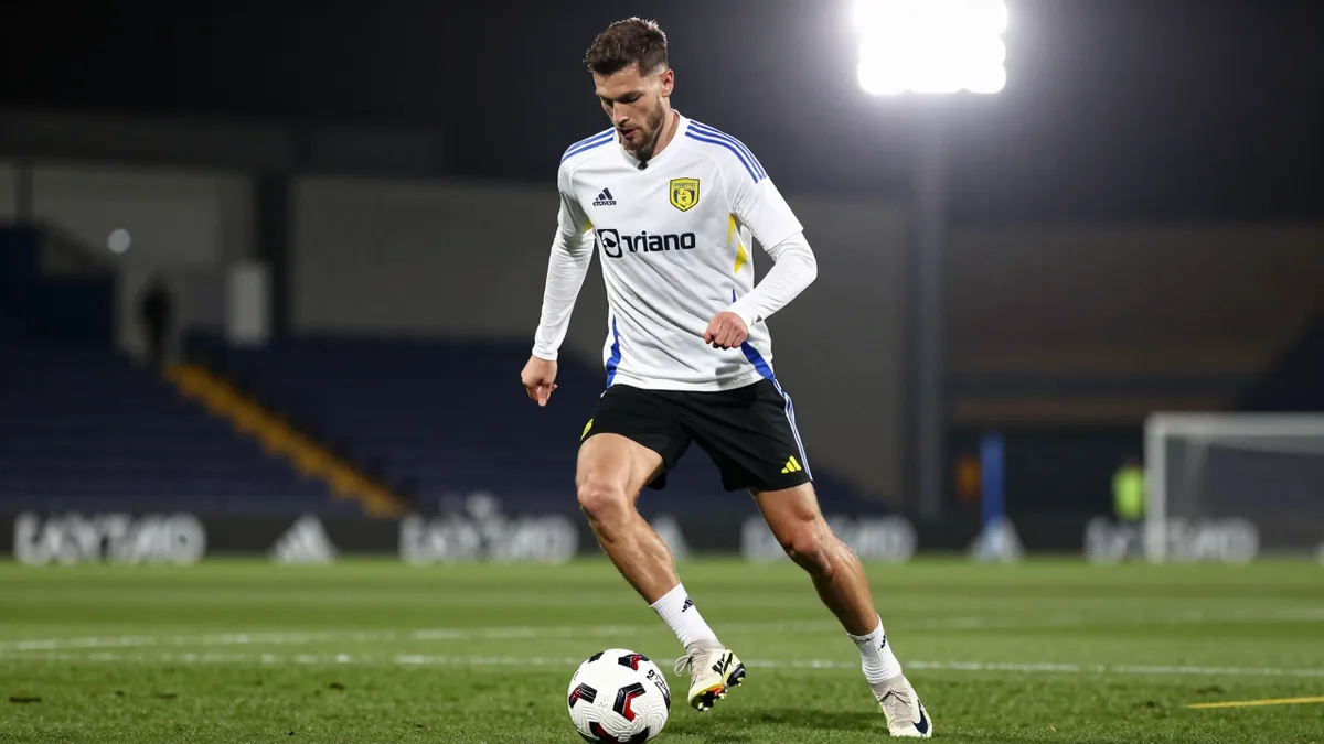 Get the latest Leeds United transfer news and updates on Igor Paixao, Manor Solomon, and more